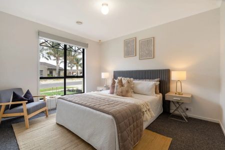 Cosy Family Home in a Prime Craigieburn Location - Photo 5