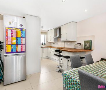 3 bedroom end of terrace house to rent - Photo 2