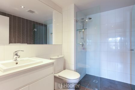 EXECUTIVE HARBOURSIDE LIVING WITH ENORMOUS ENTERTAINING DECK - Photo 3