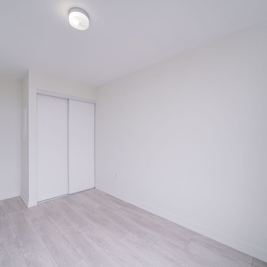 For Lease - 3401 Ridgeway Drive Unit# 420, Mississauga, Ontario - Photo 1