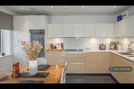 2 bedroom flat to rent - Photo 4