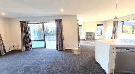 Burwood - 3 Bedrooms - Photo 2