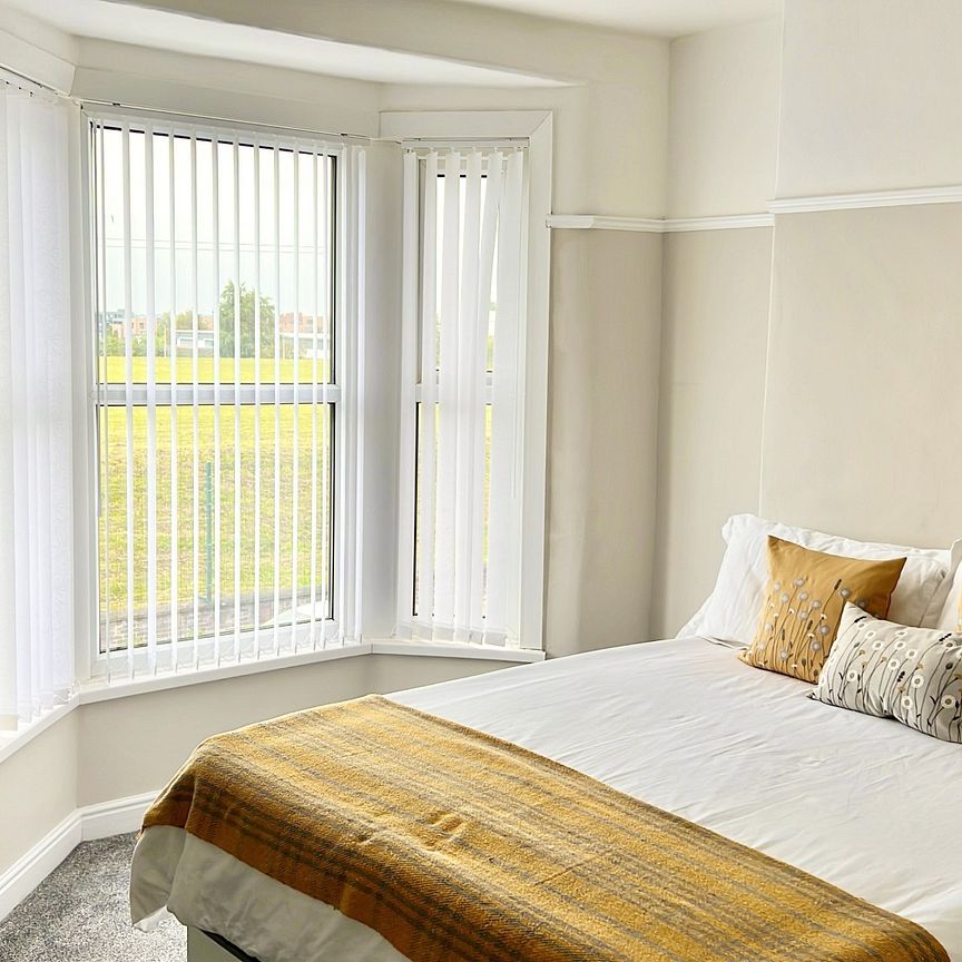 NEWLY REFURBISHED 5 Bedroom House for Rent on Jubilee Drive, L7 - Photo 1