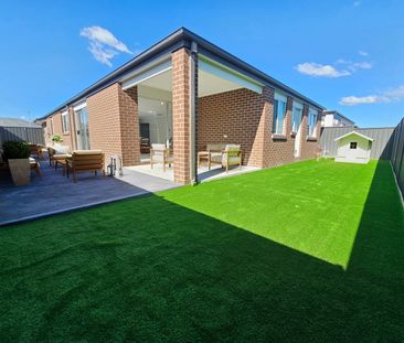 FAMILY HOME - ORANA ESTATE - Photo 1