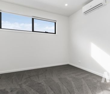 15 Rakia Walk, Fraser Rise VIC 3336 - Townhouse For Rent | Domain - Photo 1