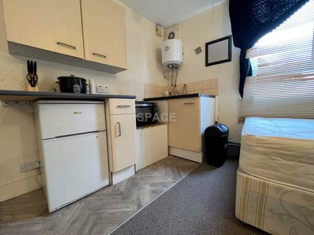BEDSIT, Southampton Street, Reading, Berkshire, RG1 2RB - Bedsit 1 - Photo 3