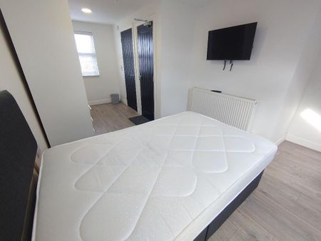 1 bedroom in a house share to rent - Photo 4