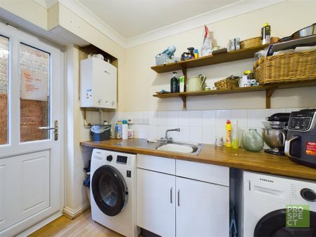 4 bedroom detached house to rent - Photo 3