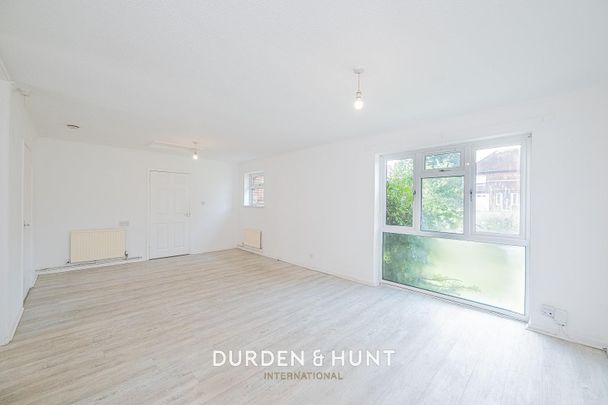 Moreton Road, Ongar - Photo 1