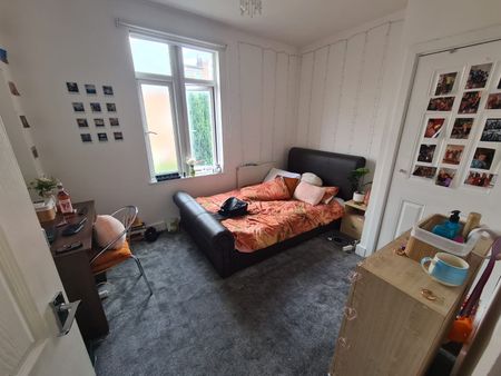 5 Bed - 16 School View, Hyde Park, Leeds - LS6 1EN - Student - Photo 3