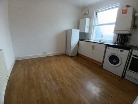 2 Bed Flat, Leigh Road, E6 - Photo 2