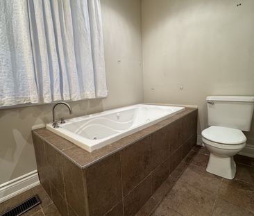 For Lease - 1175 Pinegrove Road, Oakville, Ontario - Photo 3