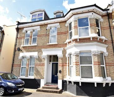 2 bedroom ground floor flat to rent - Photo 3