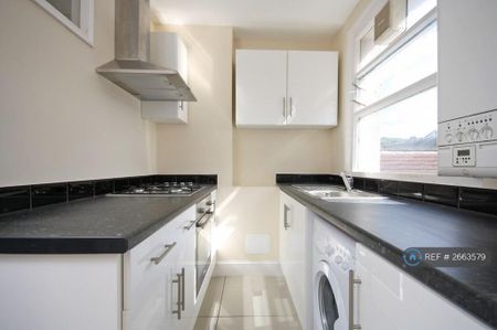 2 bedroom maisonette to rent - Photo 5