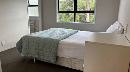 Lovely 3-Bedroom Apartment with Stunning Views in Sunnynook - Photo 3