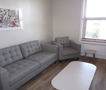 Lily Grove (Room 1), Beeston, NG9 1QL - Photo 2