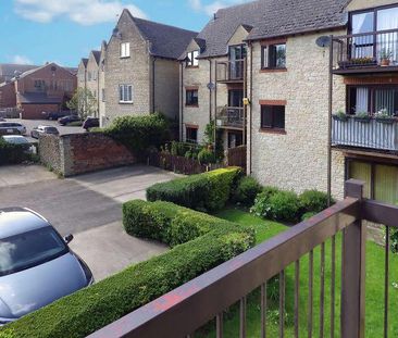 Langdale Gate, Witney, Oxfordshire, OX28 - Photo 1