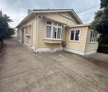 Beautiful 4-Bedroom Family Home - Mount Eden - Photo 1