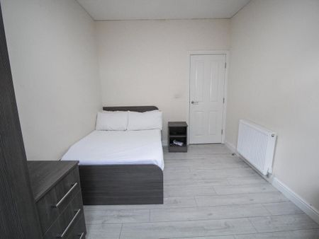 3 bedroom apartment to rent - Photo 3