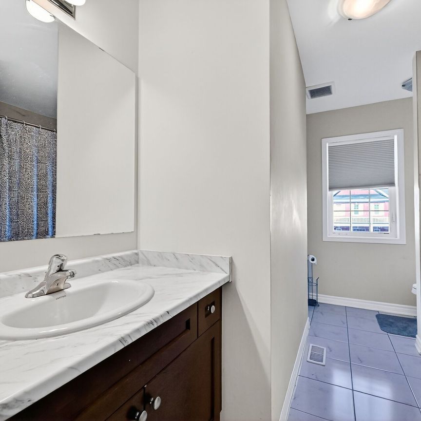 For Lease - 32 Celano Drive, Hamilton, Ontario - Photo 1