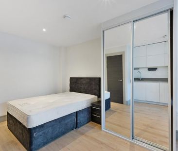 Studio to rent - Photo 1