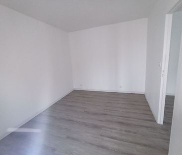 F2 PLACE DES BUGHES - Photo 5