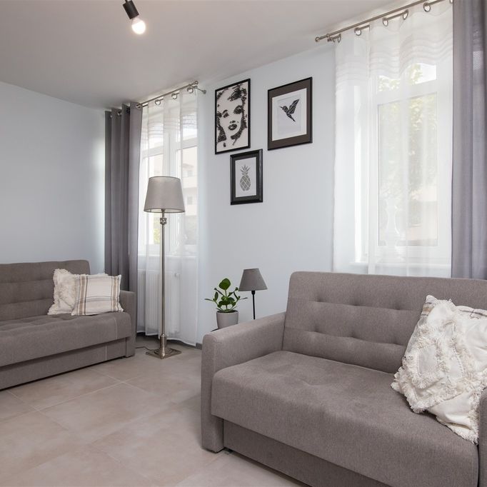 Atrakcyjna kawalerka w nowoczesnym budynku - Zdjęcie 1