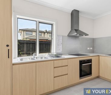 BRAND NEW ROOMING HOUSE IN IDEAL LOCATION! 9 ROOMS AVAILABLE - Photo 5