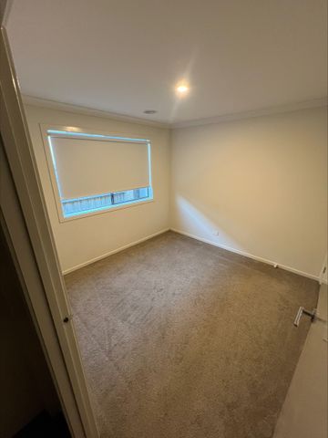 Cranbourne East - Photo 3