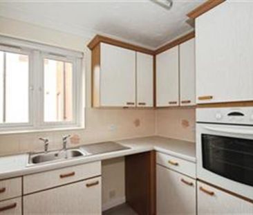 1 bedroom retirement property to rent - Photo 6