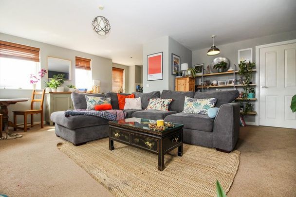 2 bedroom flat to rent - Photo 1