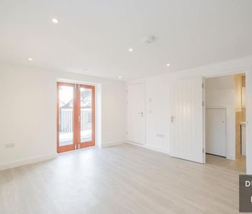 High Street, Ongar, Essex - Photo 1