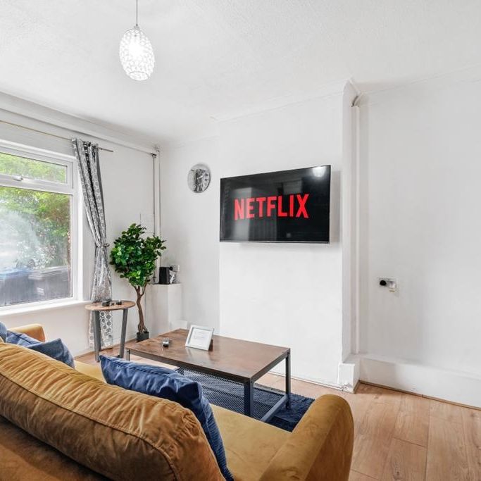 2 Bed Terraced House, Northborough Road, SW16 - Photo 1