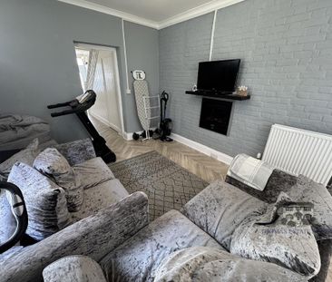 3 bedroom end of terrace house to rent - Photo 3