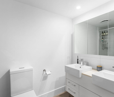 Perfectly Situated Redcliffe Apartment - Photo 3