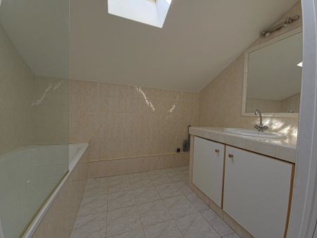 Location Appartement 3 pièces 54m² MARSEILLE 13ème - Photo 3