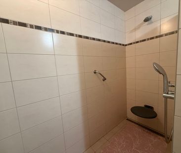 Ruim appartement met twee slaapkamers en terras - Photo 3