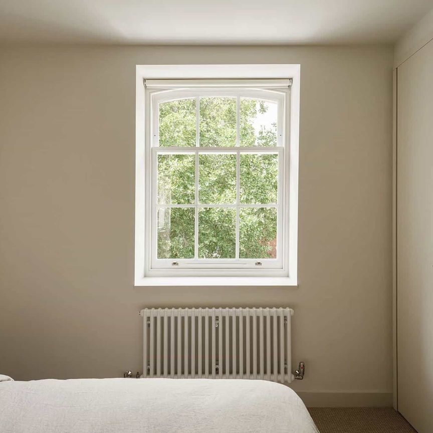 Modern one-bedroom flat with balcony in prime location - Photo 1