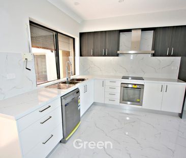 Stylish Four-Bedroom Home in Prime Location! - Photo 1