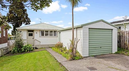 3 Bedroom in New Lynn - Photo 3