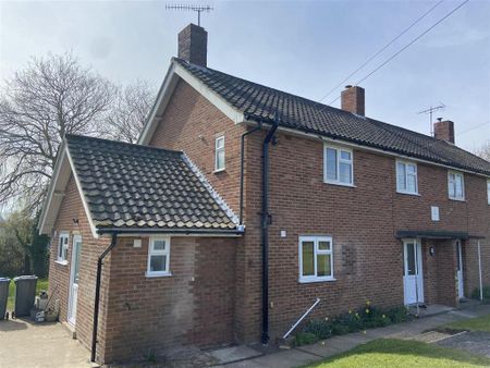 3 bedroom semi-detached house to rent - Photo 3