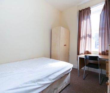 3 bedroom flat to rent - Photo 5