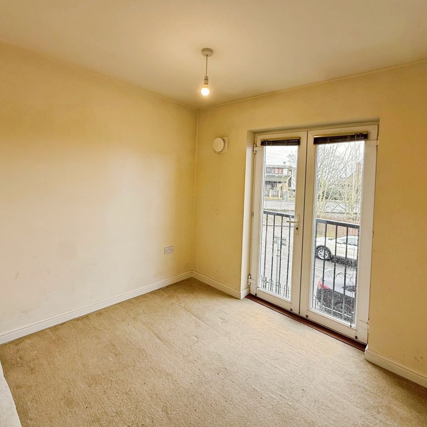 Queens Walk, Peterborough - Photo 1