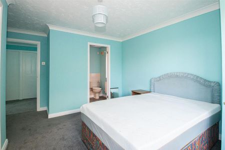 4 bedroom detached house to rent - Photo 5
