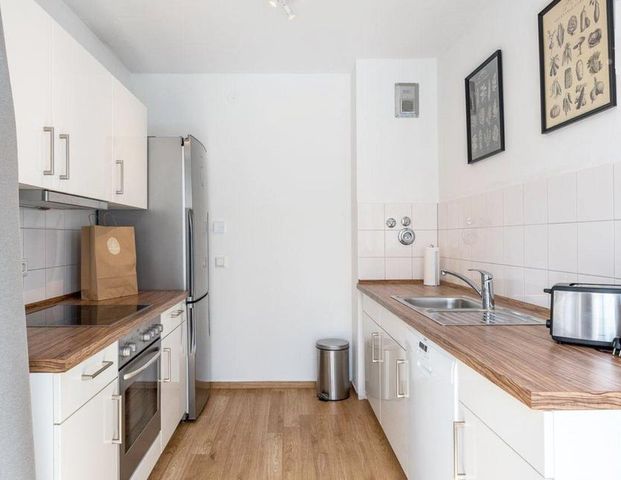 Zu vermieten: Elegant 2 Zimmern Wohnung In Zentral Lage. - Photo 1