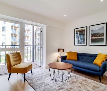 Castleton House, Beaufort Park, 26 Aerodrome Road, Colindale, London - Photo 2