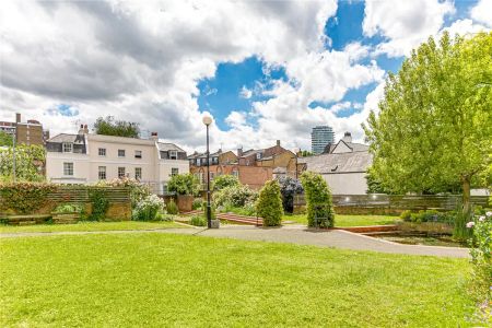 3 bedroom maisonette in London - Photo 2