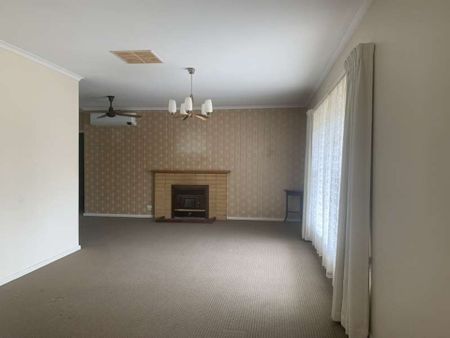 3 Bedroom Family Home - Photo 2