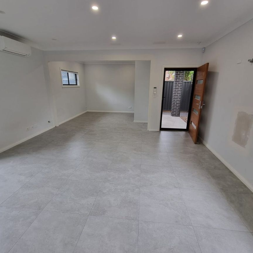 Near new 2 open room flat FAIRFIELD - Photo 1