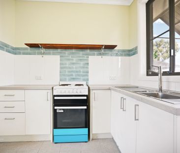 Neat and Cost Home In Colyton! - Photo 3